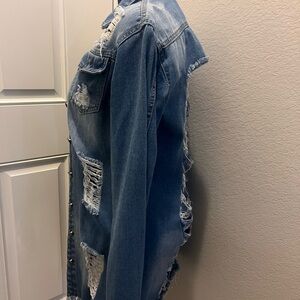 Jr.’s Distressed Denim Jacket. Will fit a Women’s Small. 

PTP: 18
L: 32